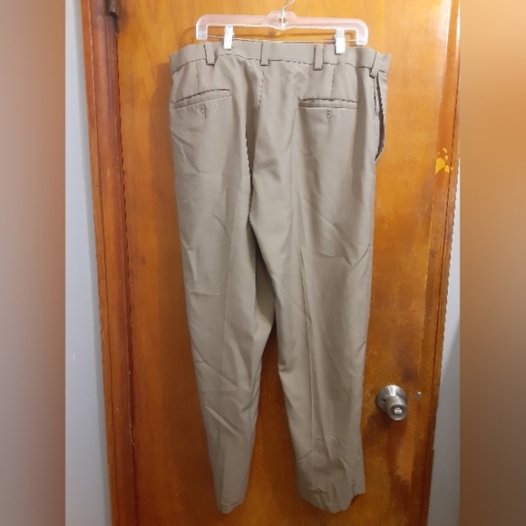 Haggar Men's Khaki Casual Dress Pants Size 38/30 - Picture 3 of 5